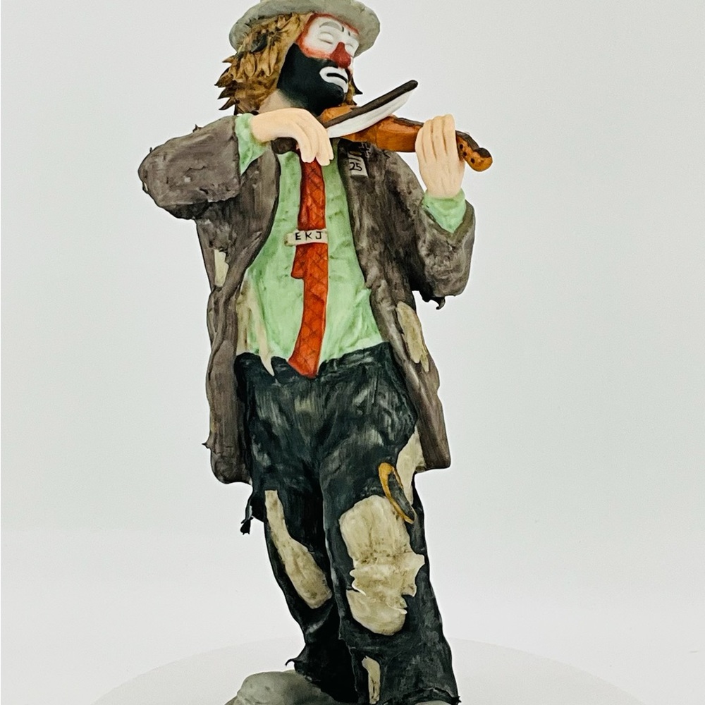 Handcrafted Violinist Figurine - Multicolor